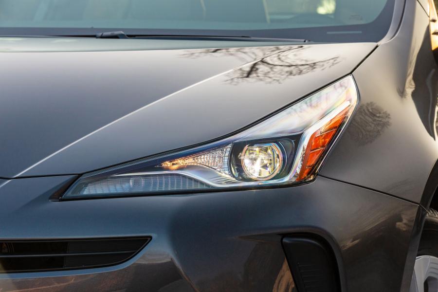 Детали экстерьера Toyota Prius L Eco 2019 года  (NA) (фото 6 из 6)